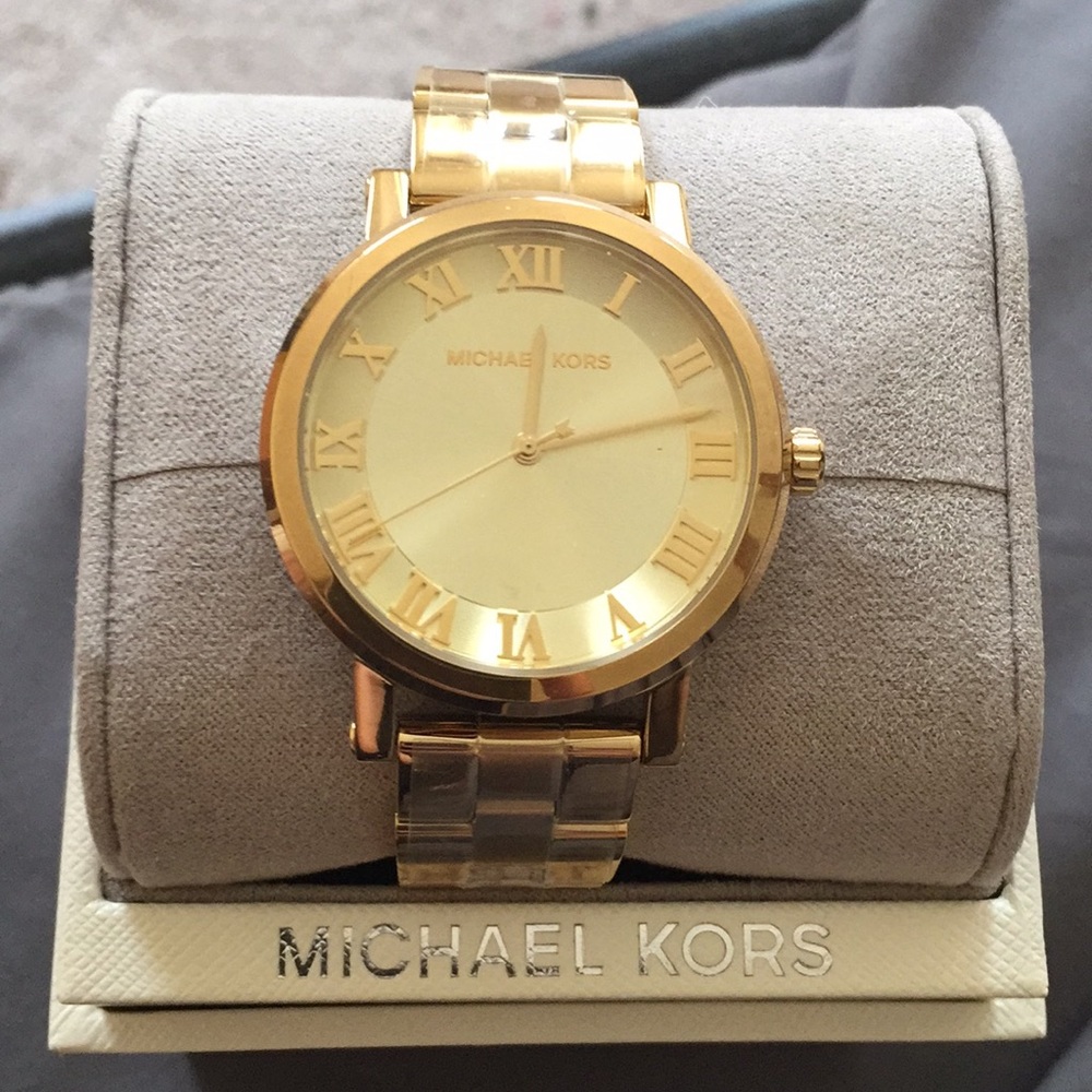 Women’s Round Gold Michael Kors Watch
